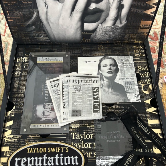 Taylor Swift Reputation VIP box - Picture 3 of 4